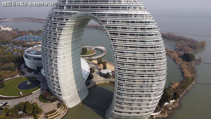 emc易倍：中国十大奇葩建筑：巨型“佛跳墙”两天就被拆除山东大白菜上榜(图16)